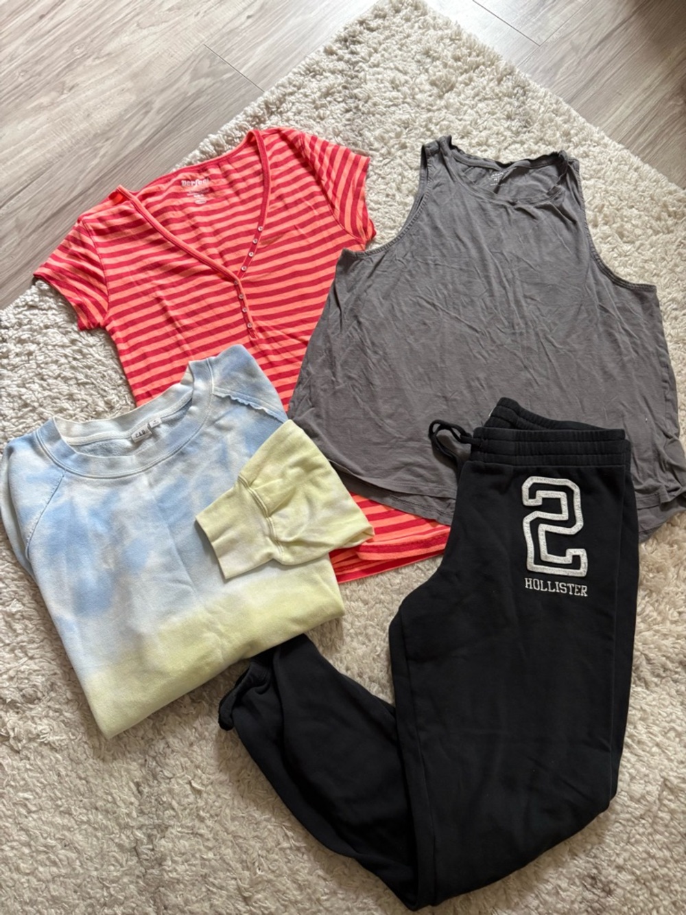 Women’s Summer casual (4) pieces bundle      Sz Medium
